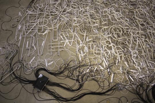 Leuchtzeichen-Matrix - YOU&ME-ISMS  WAS WEISS ICH!